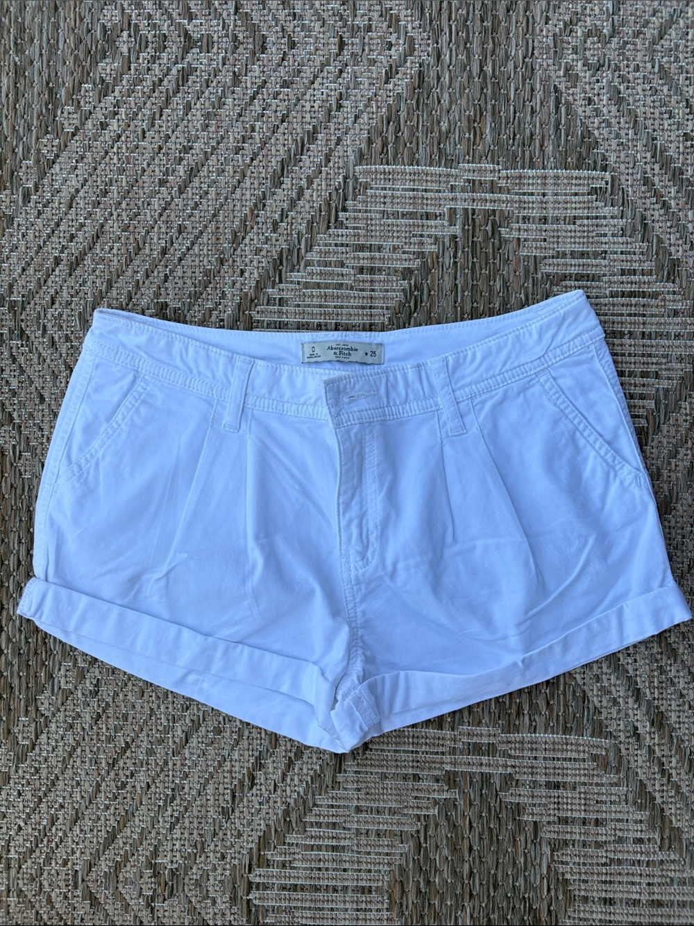 Abercrombie & Fitch White High-Waist Rolled Hem Women's Shorts